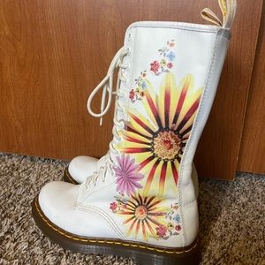 Dr Martens Rare LTD Flower Burst Authentic US6 UK4